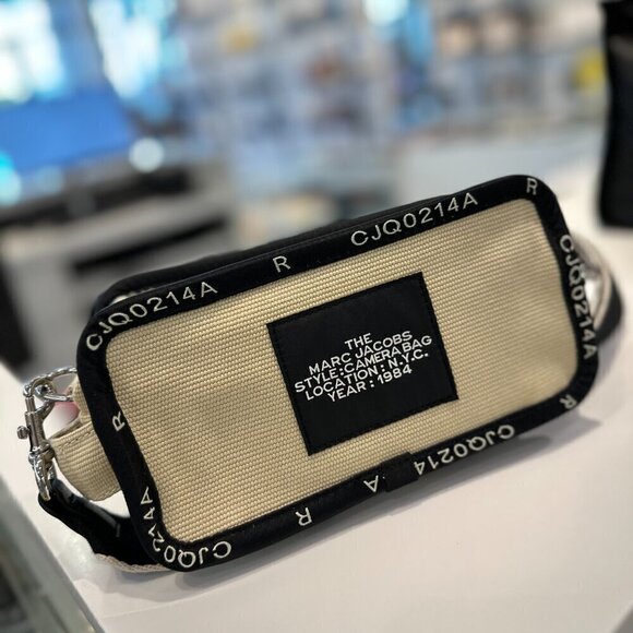 NWT!Marc Jacobs The Camera Bag -White Canvas with Black logo binded edge - Picture 4 of 16
